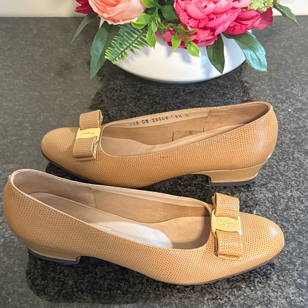 Salvatore Ferragamo Beige Leather Bow Flats - Picture 5 of 6